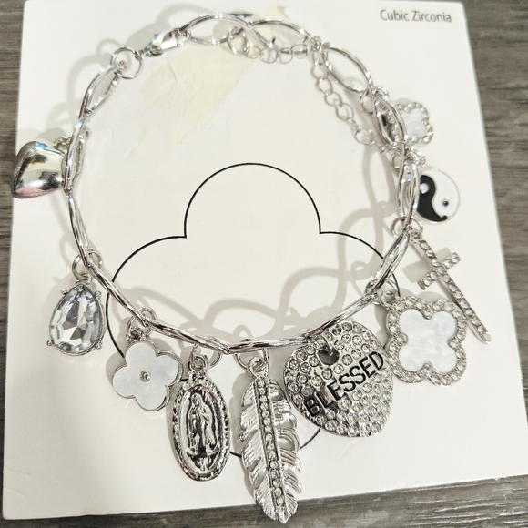 Clover Charm Cuff Bracelet - Picture 2 of 4